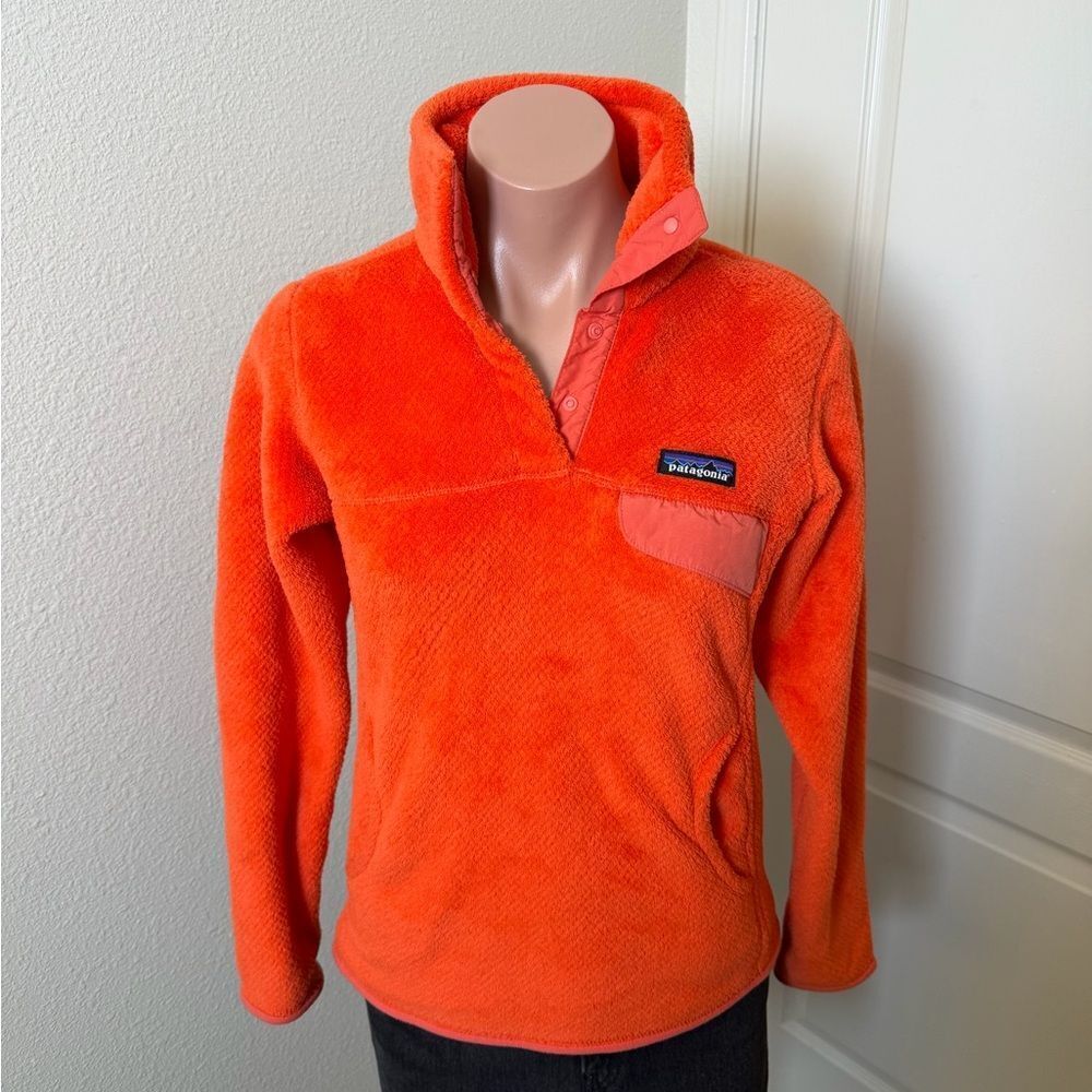 Patagonia Women's Re-Tool Snap-T Fleece Pullover in an orange/coral color Sz XS